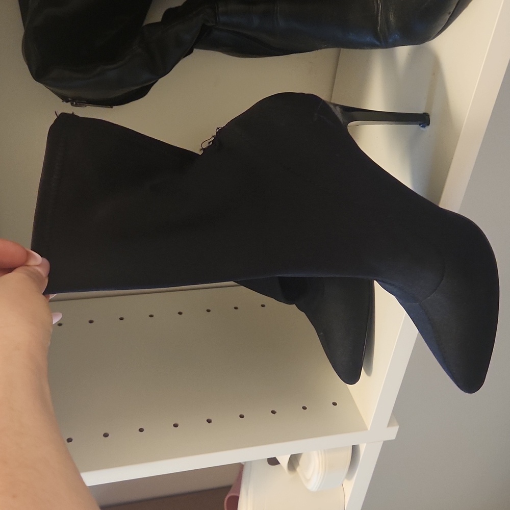 Sock boot heels